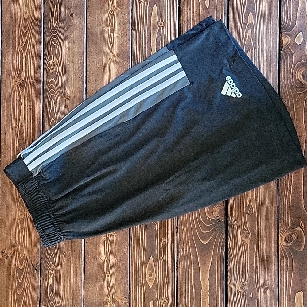 Mens Adidas short M